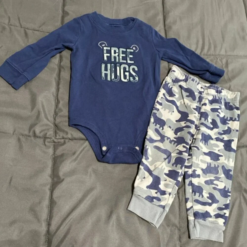 Free Hugs Baby Outfit